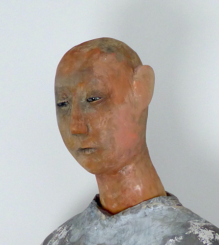 Anima, Carlos Zapata 2020.
Polychrome wood and textiles, 95 cm high.